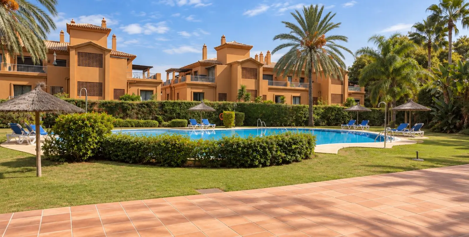 Sale of penthouse in Estepona 26