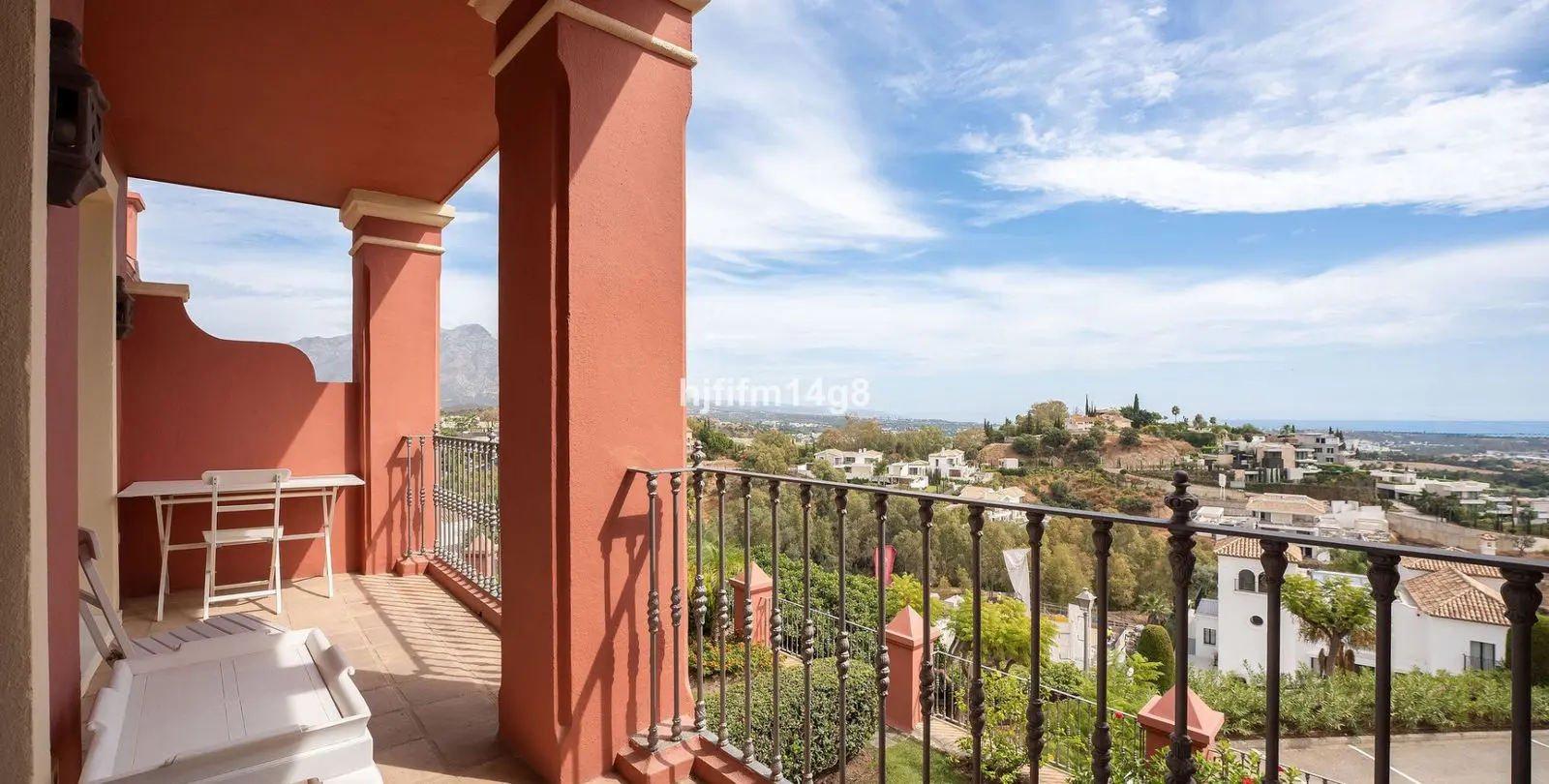 Sale of townhouse in Monte Halcones 16