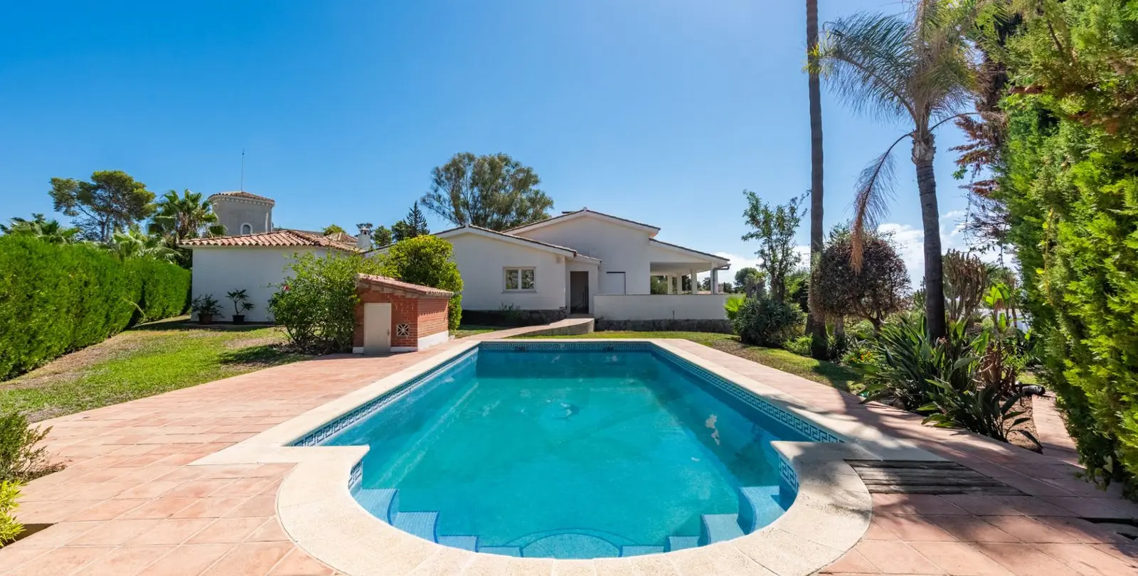 Sale of detached villa in Atalaya 1