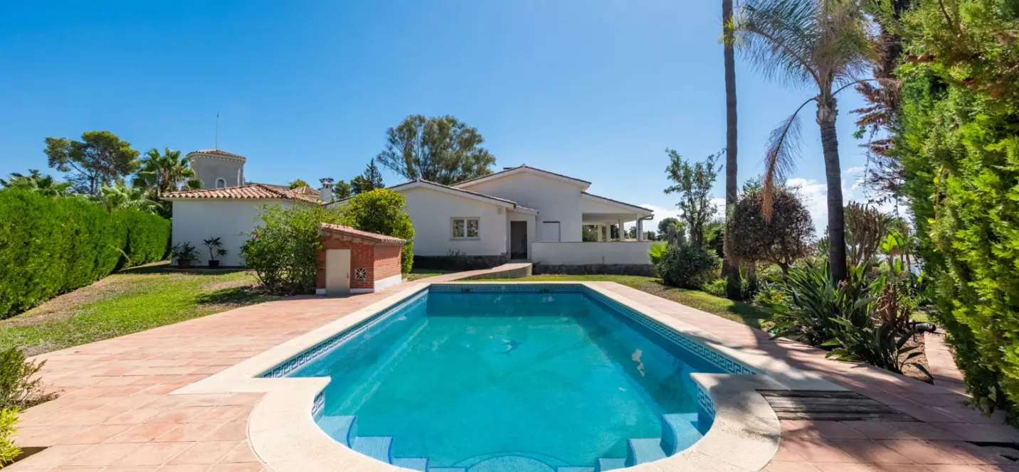 Sale of detached villa in Atalaya 0