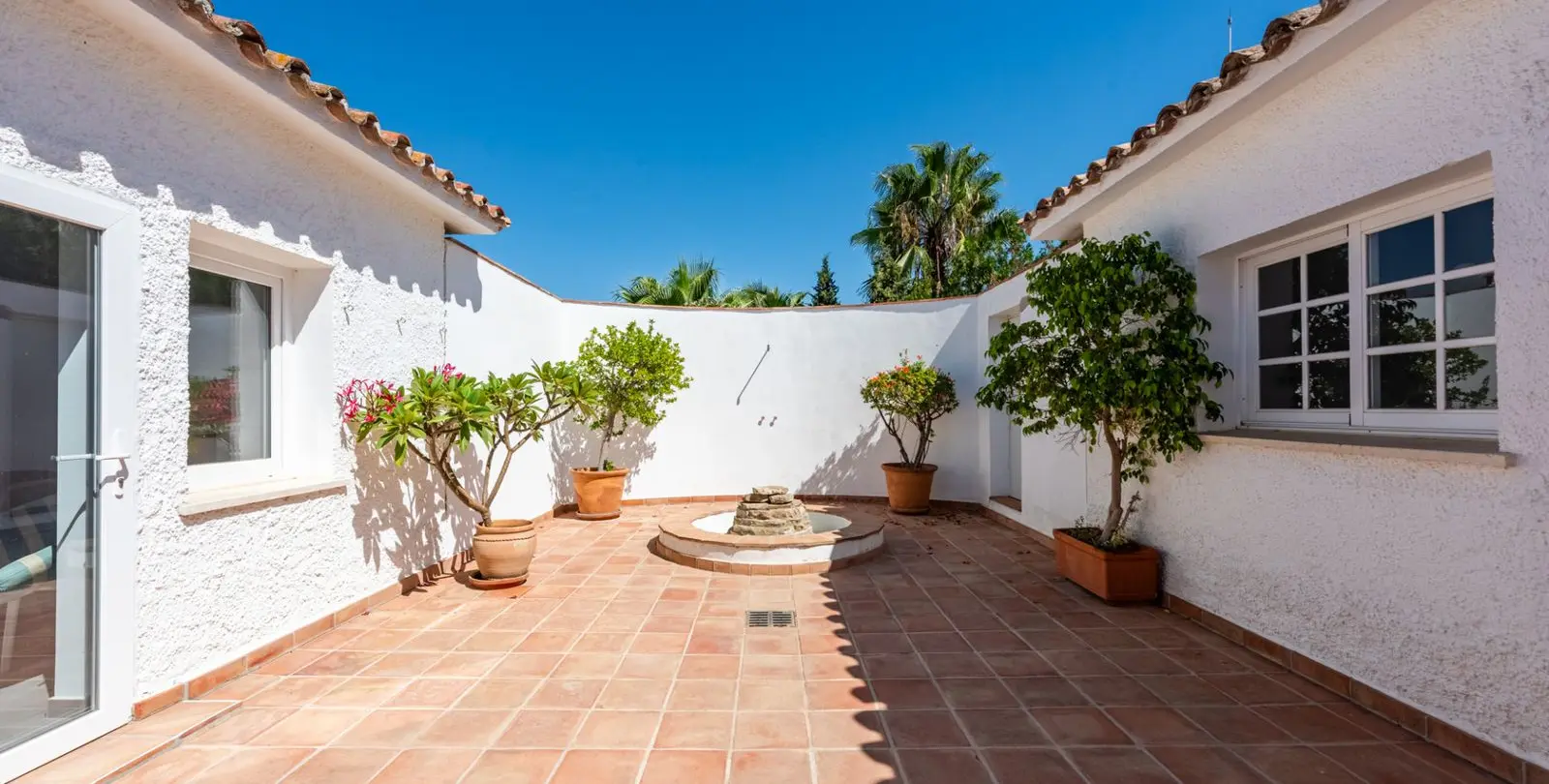 Sale of detached villa in Atalaya 3