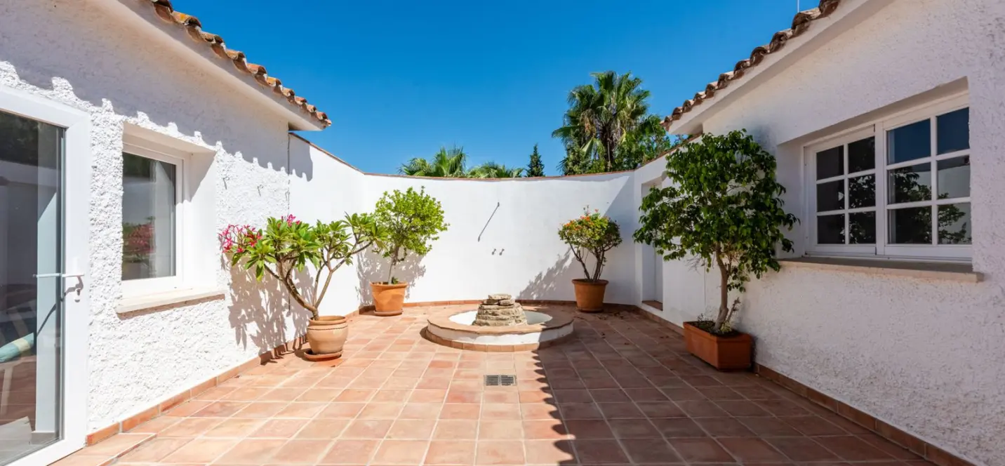 Sale of detached villa in Atalaya 2