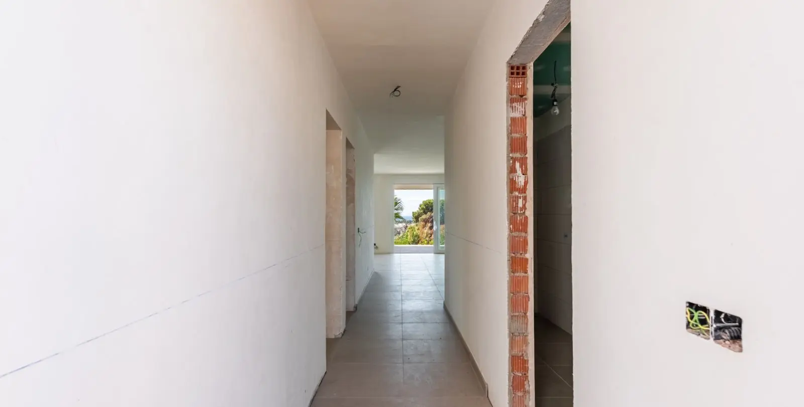 Sale of detached villa in Atalaya 5