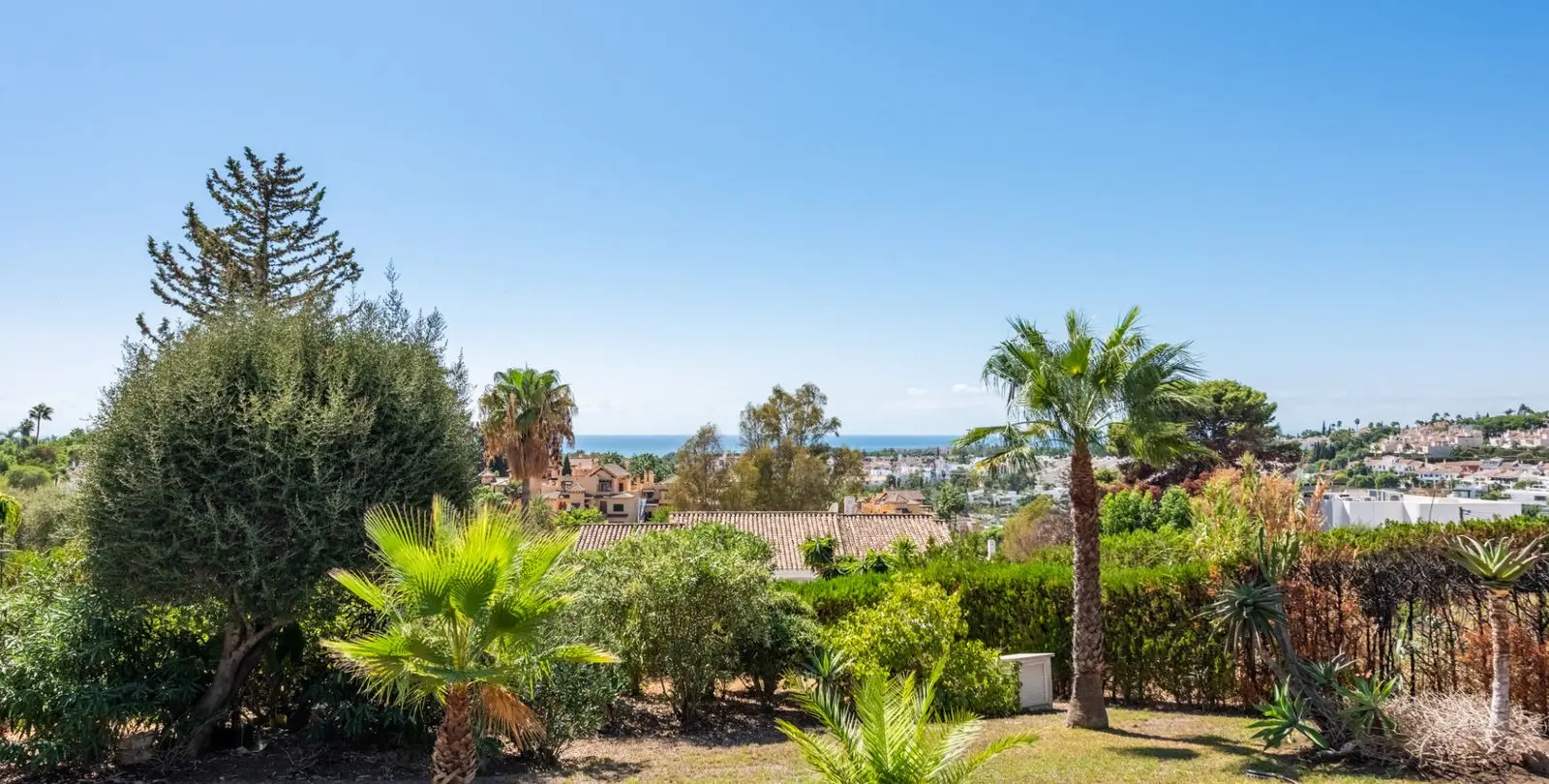 Sale of detached villa in Atalaya 17