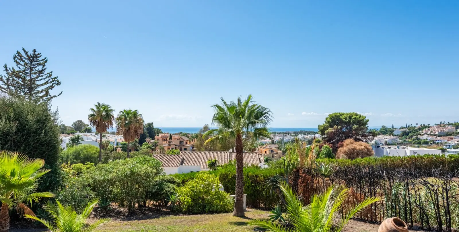 Sale of detached villa in Atalaya 18