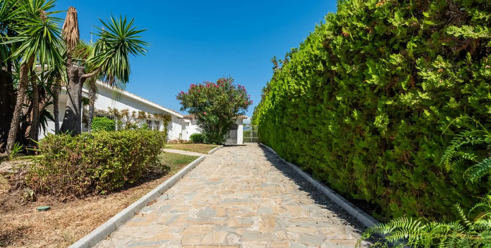 Sale of detached villa in Atalaya 21