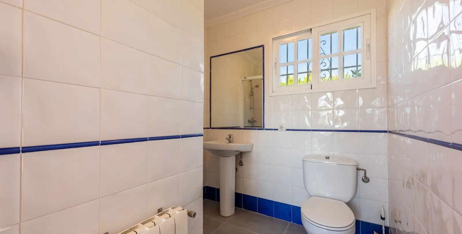 Sale of detached villa in Atalaya 26