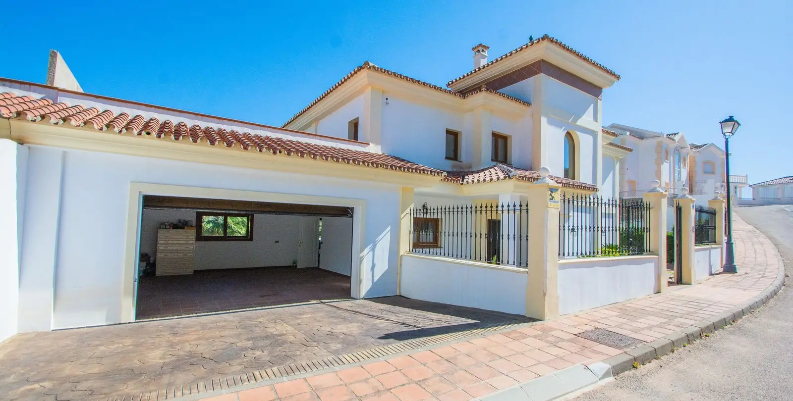 Sale of detached villa in La Cala Golf 5