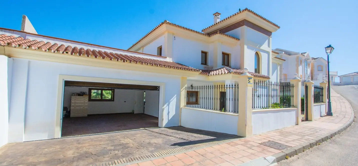 Sale of detached villa in La Cala Golf 4