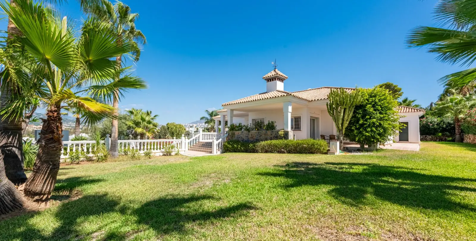 Sale of detached villa in Atalaya 1