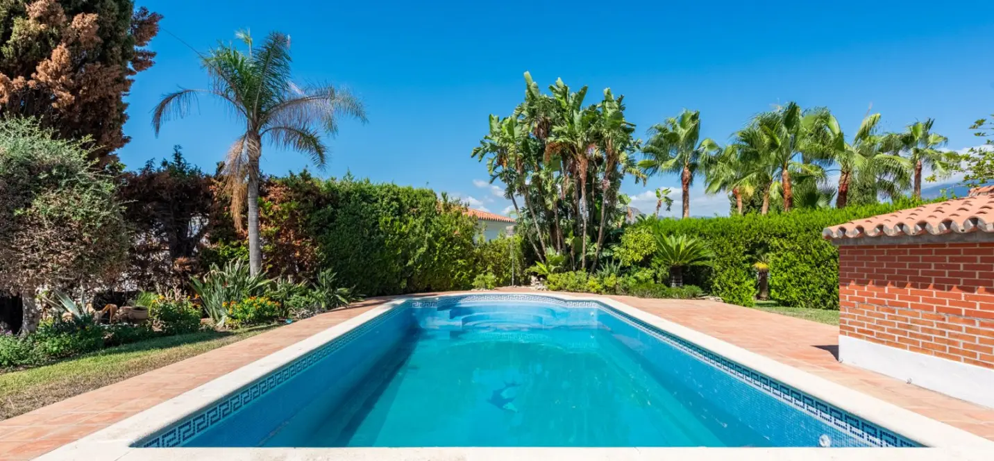 Sale of detached villa in Atalaya 1