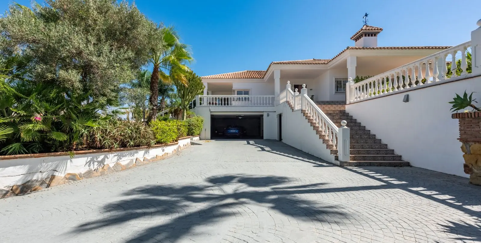 Sale of detached villa in Atalaya 3