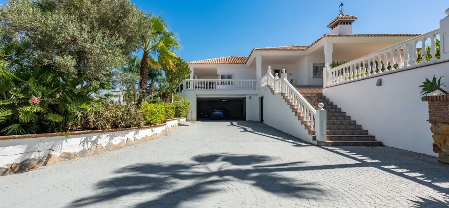 Sale of detached villa in Atalaya 2
