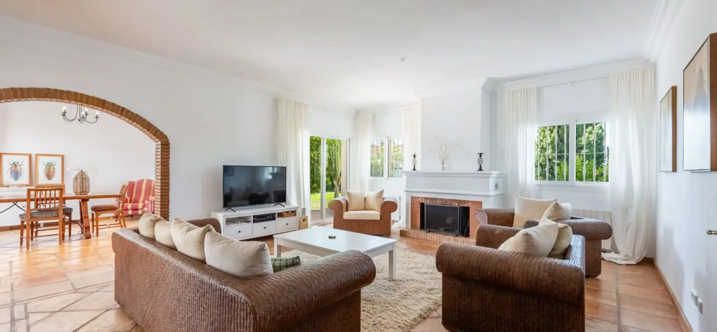 Sale of detached villa in Atalaya 3