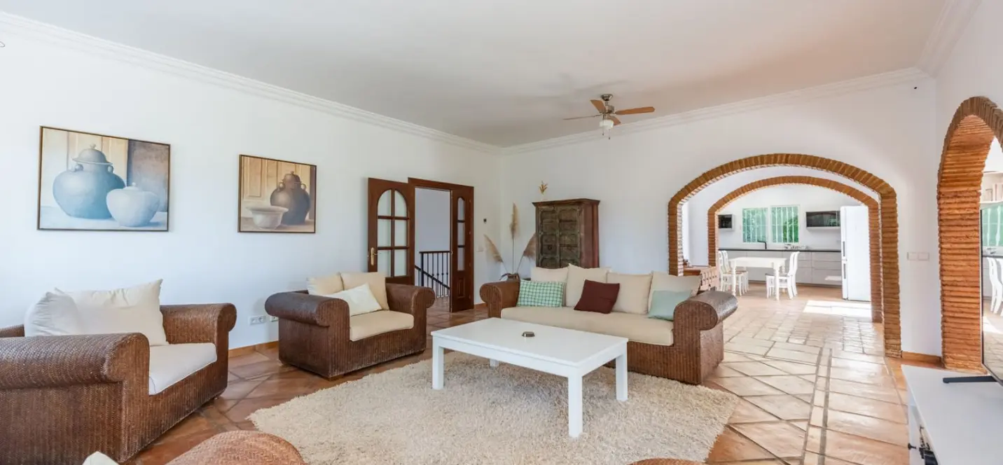 Sale of detached villa in Atalaya 4