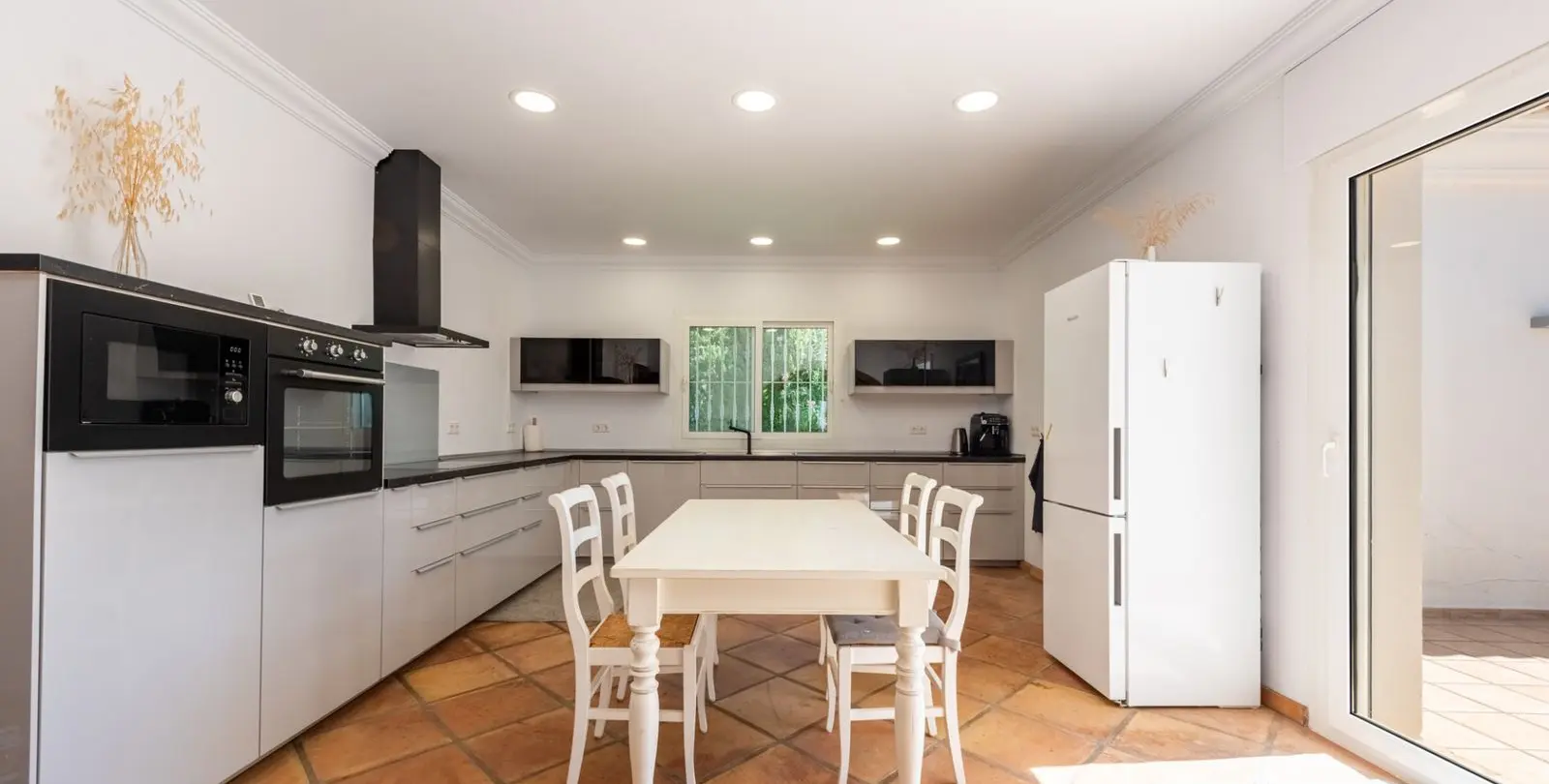 Sale of detached villa in Atalaya 6