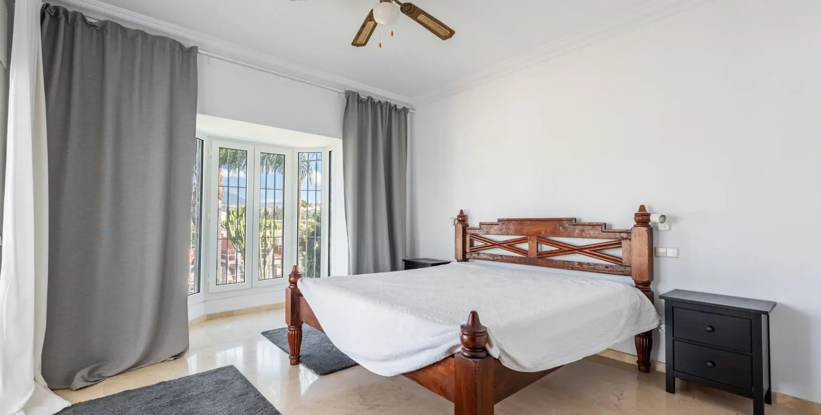Sale of detached villa in Atalaya 7