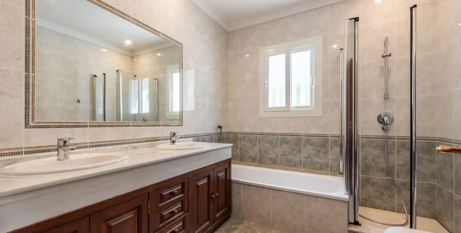 Sale of detached villa in Atalaya 11