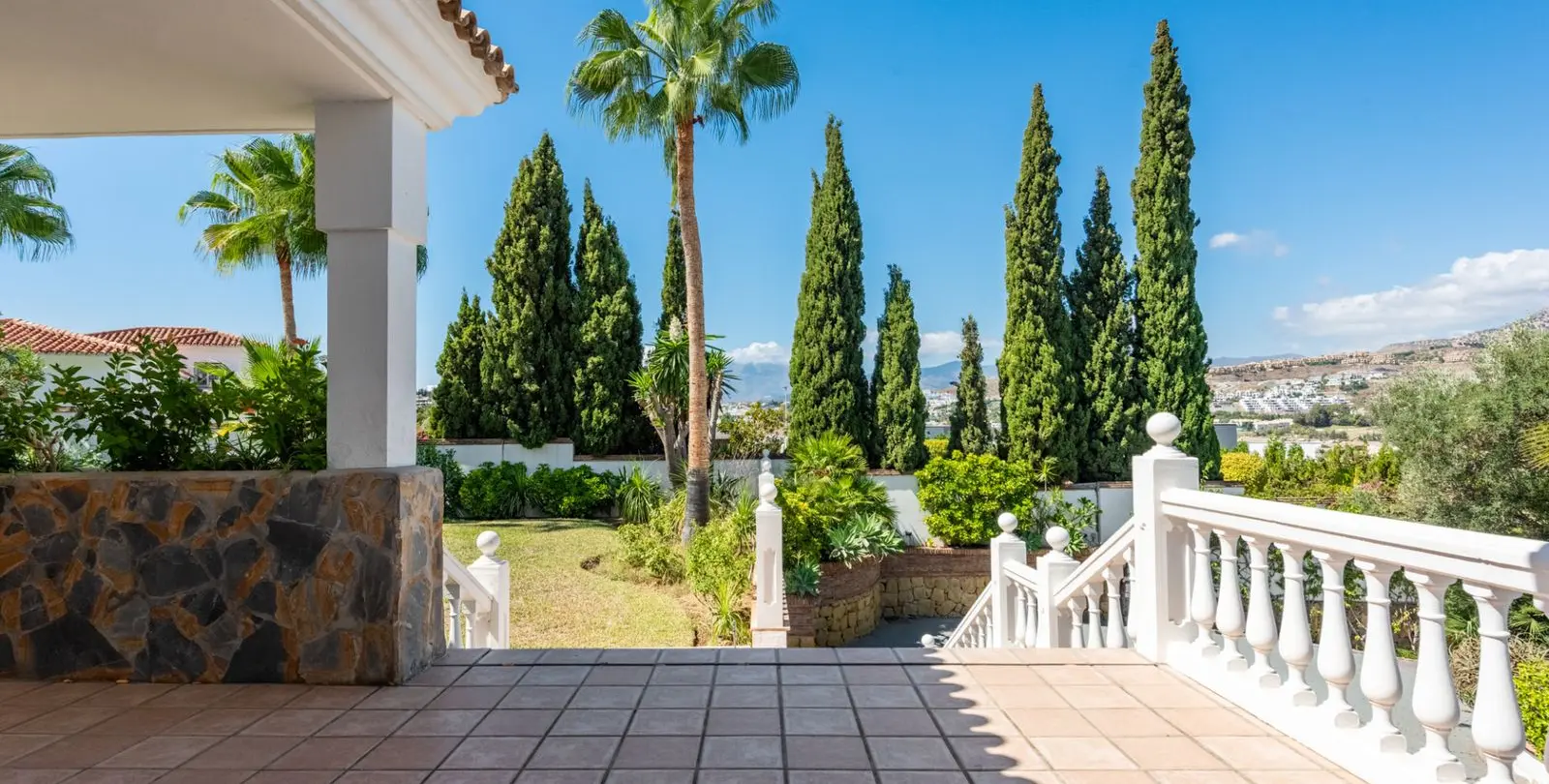Sale of detached villa in Atalaya 23
