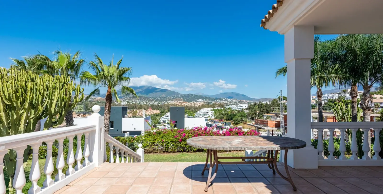 Sale of detached villa in Atalaya 24