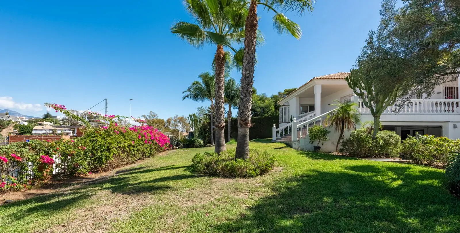 Sale of detached villa in Atalaya 26