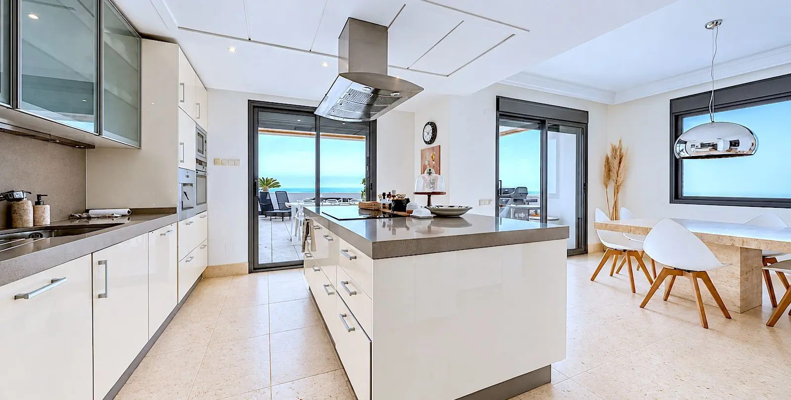 Sale of penthouse in Altos de los Monteros 9