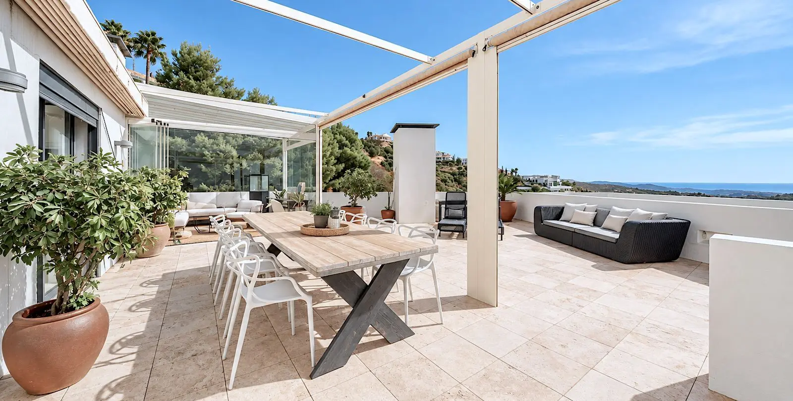 Sale of penthouse in Altos de los Monteros 12
