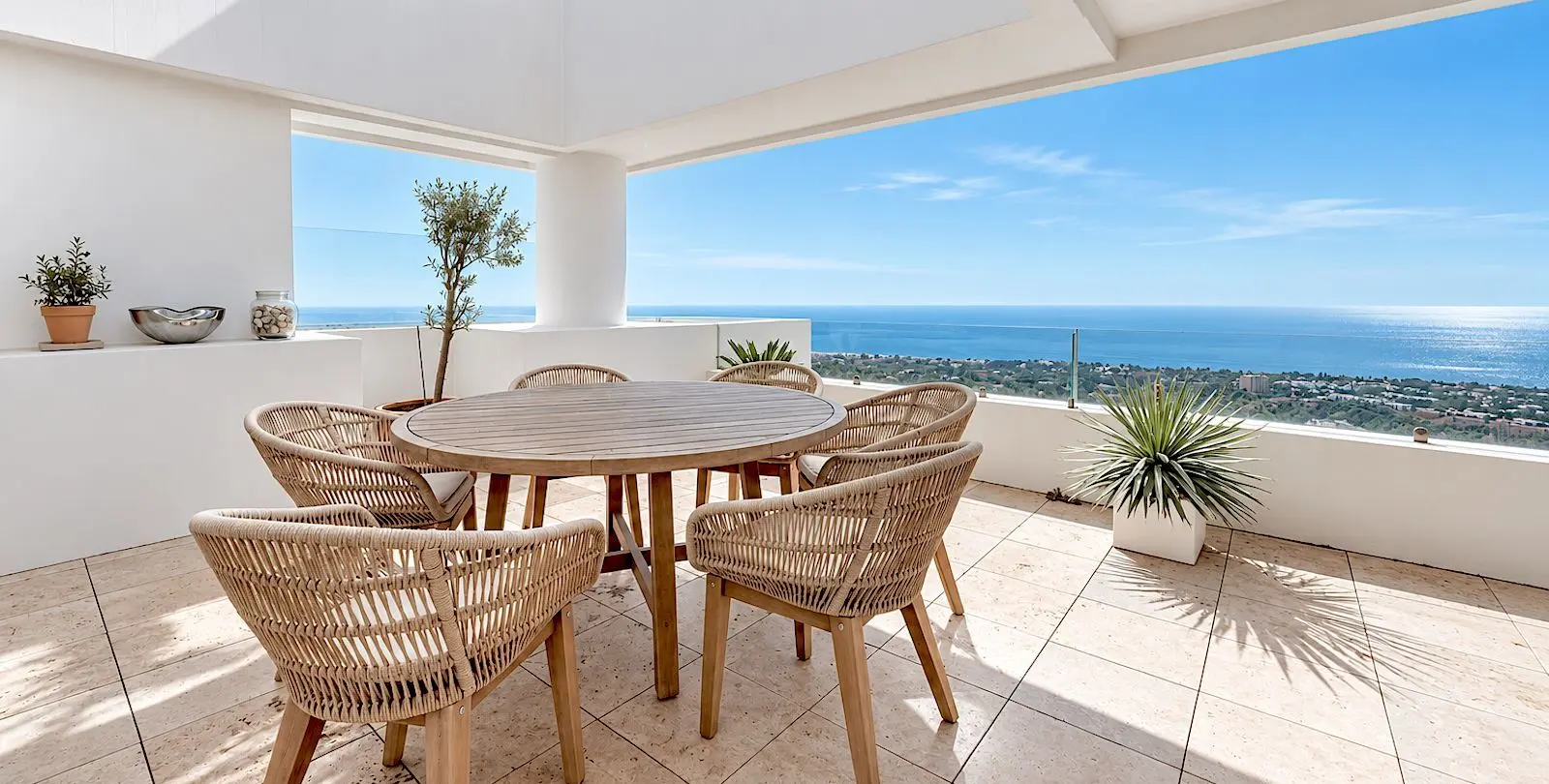 Sale of penthouse in Altos de los Monteros 15