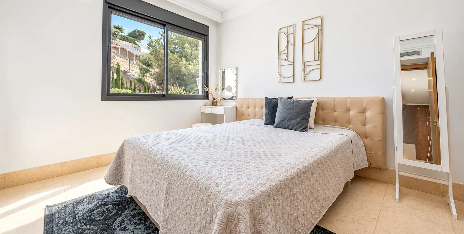 Sale of penthouse in Altos de los Monteros 17