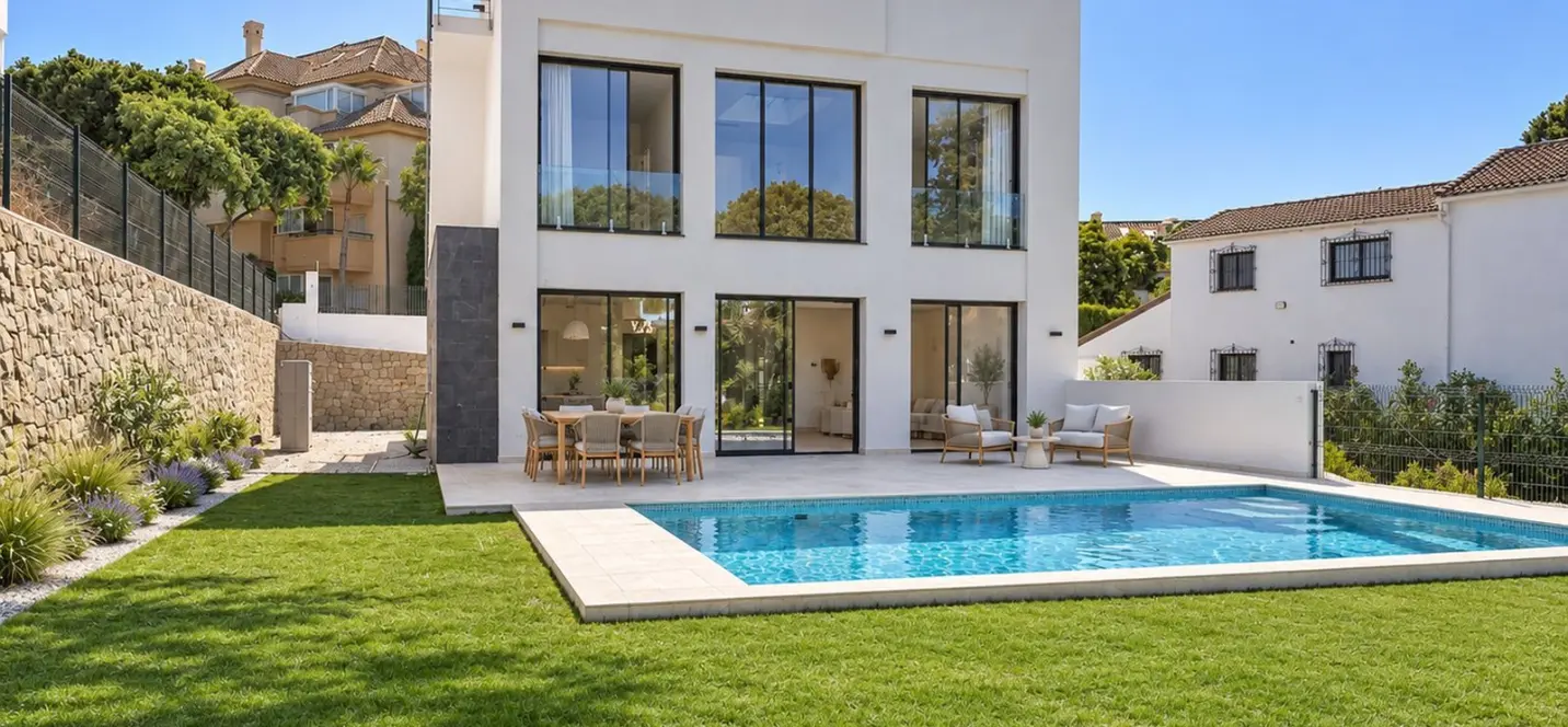 Sale of detached villa in Elviria 0