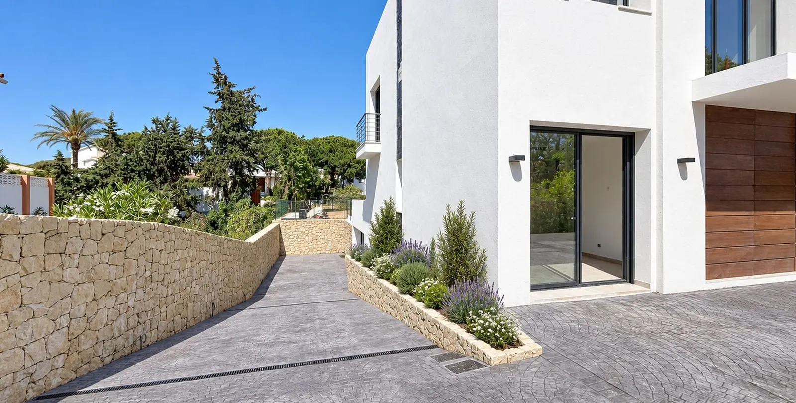 Sale of detached villa in Elviria 3