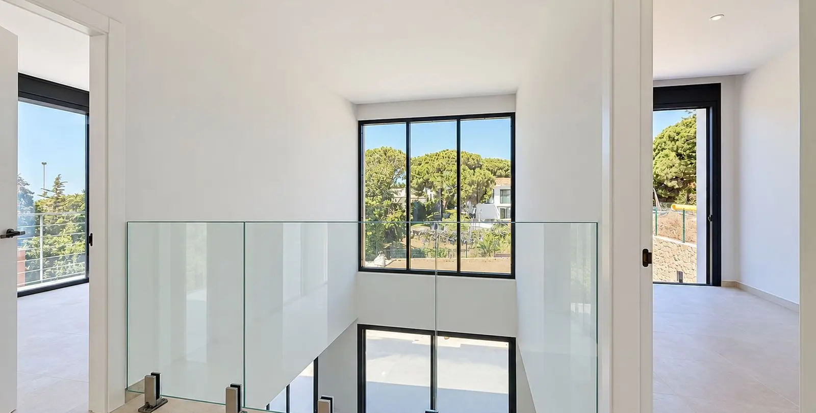 Sale of detached villa in Elviria 11