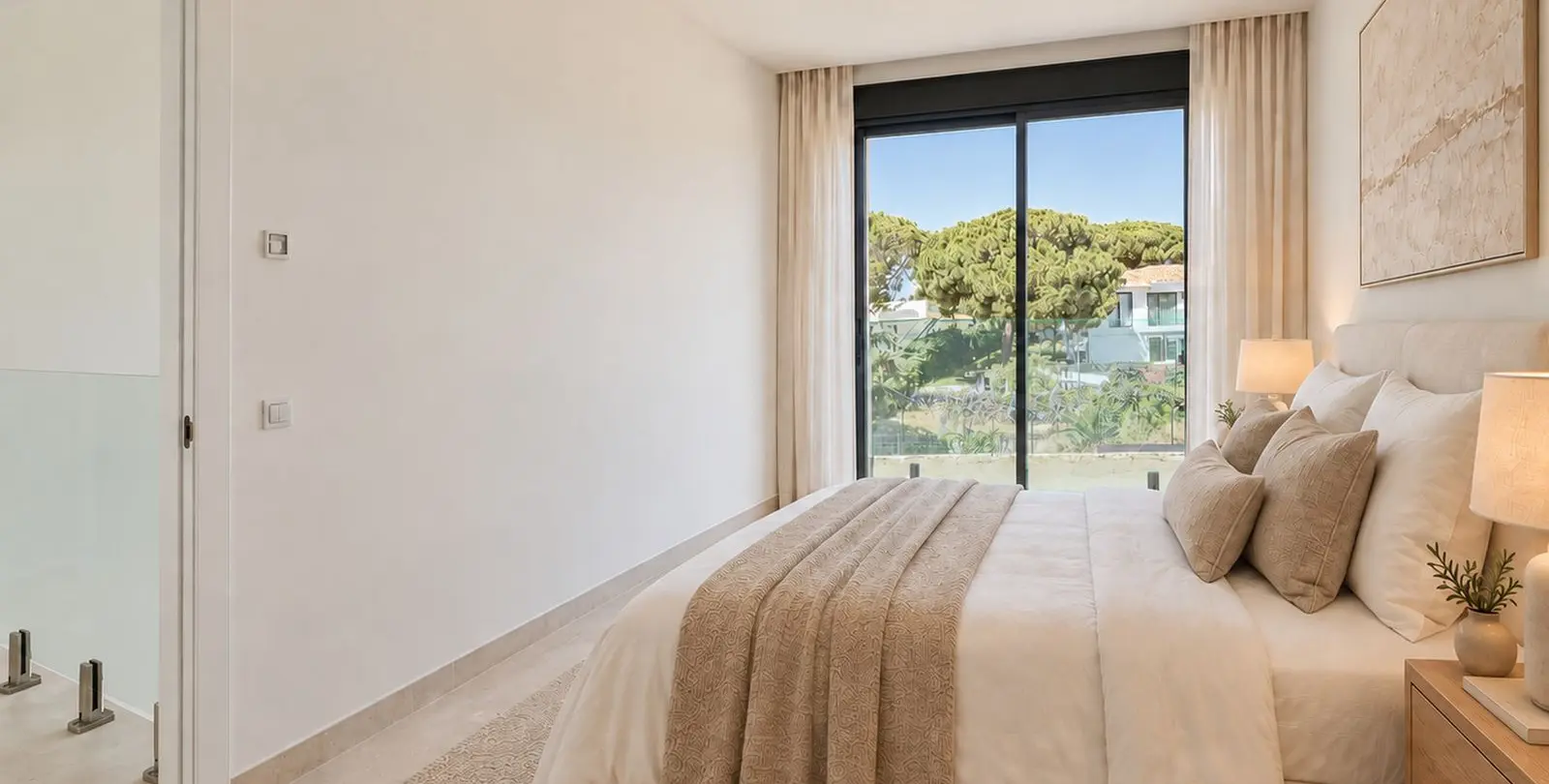 Sale of detached villa in Elviria 17