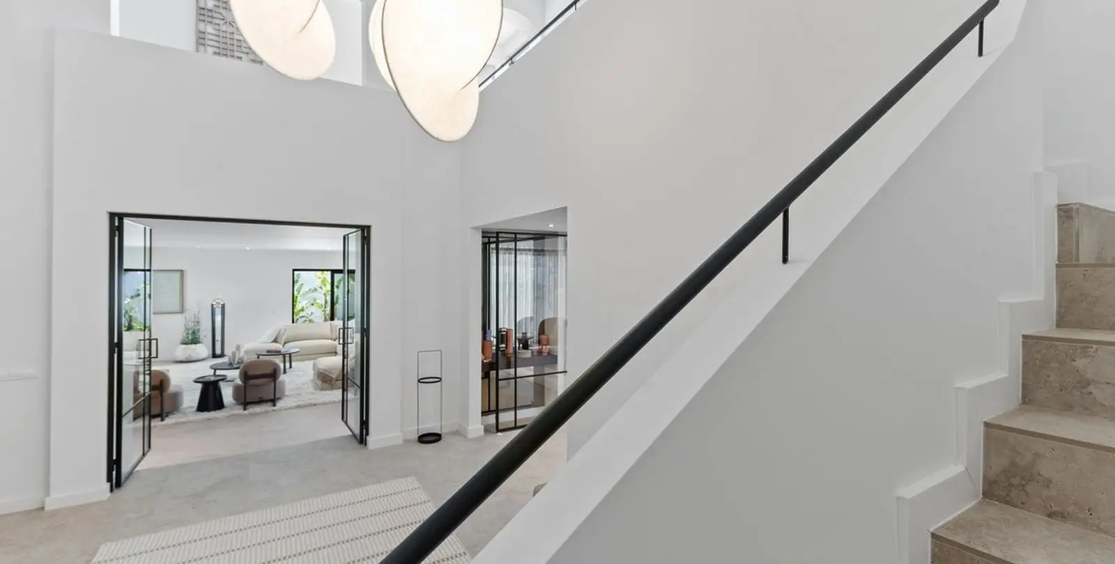 Sale of detached villa in Guadalmina Baja 26