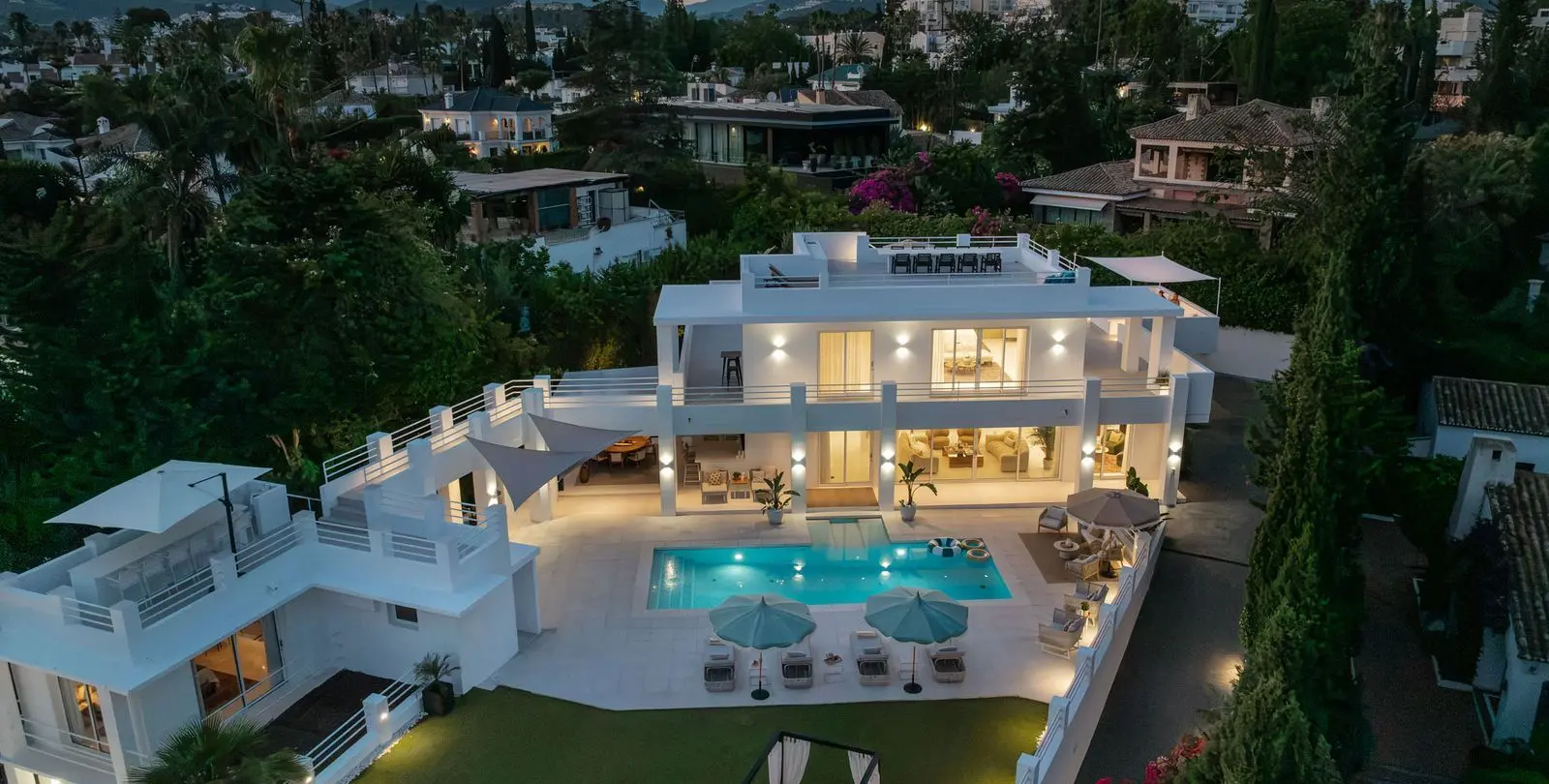 Sale of detached villa in Nueva Andalucía 1