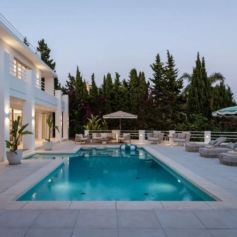 Venta de villa independiente en Nueva Andalucía