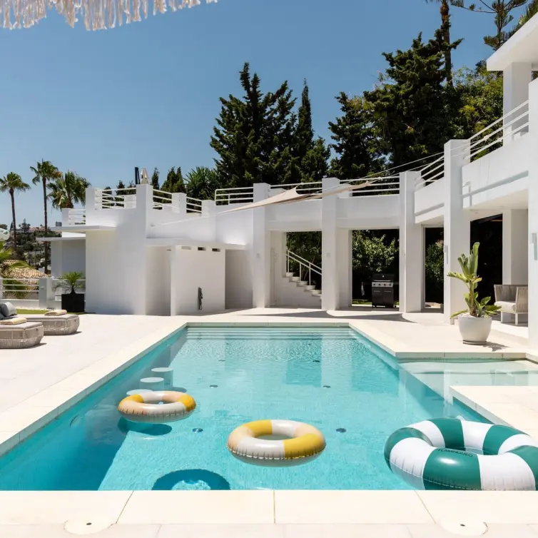 Venta de villa independiente en Nueva Andalucía
