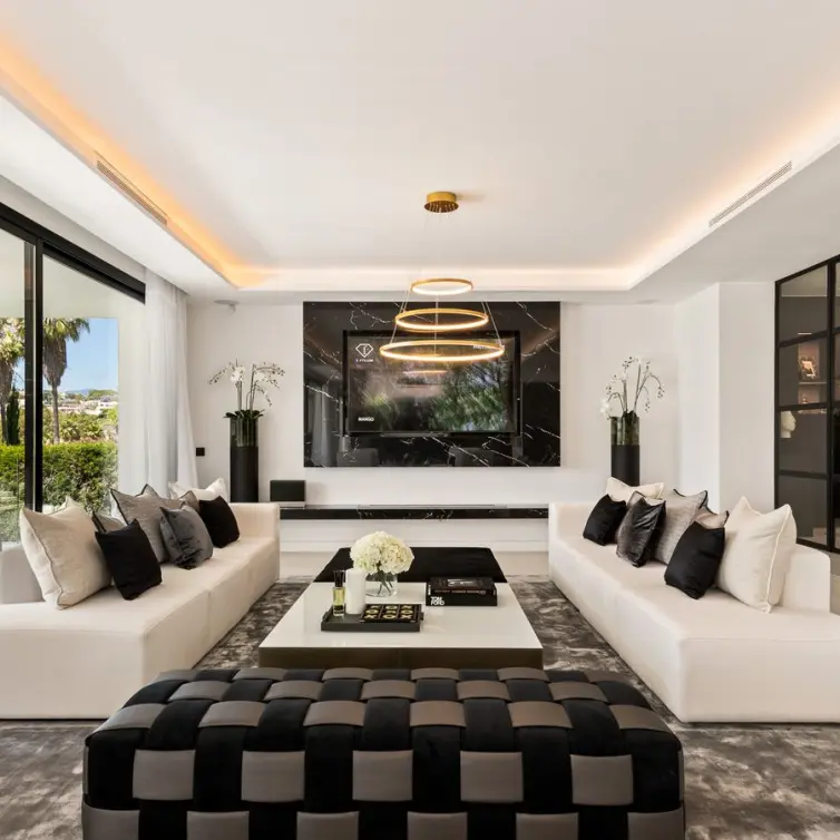Venta de villa independiente en Nueva Andalucía
