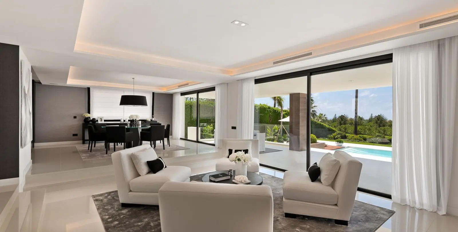 Sale of detached villa in Nueva Andalucía 4