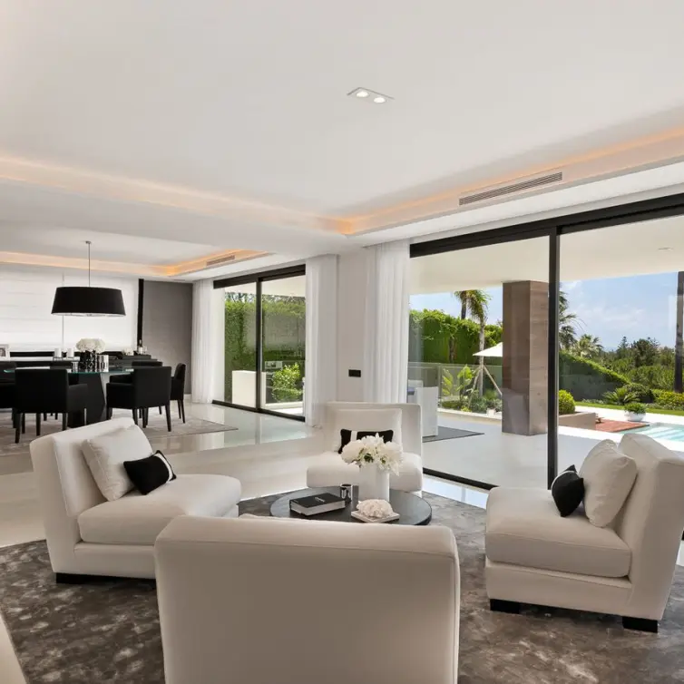Venta de villa independiente en Nueva Andalucía