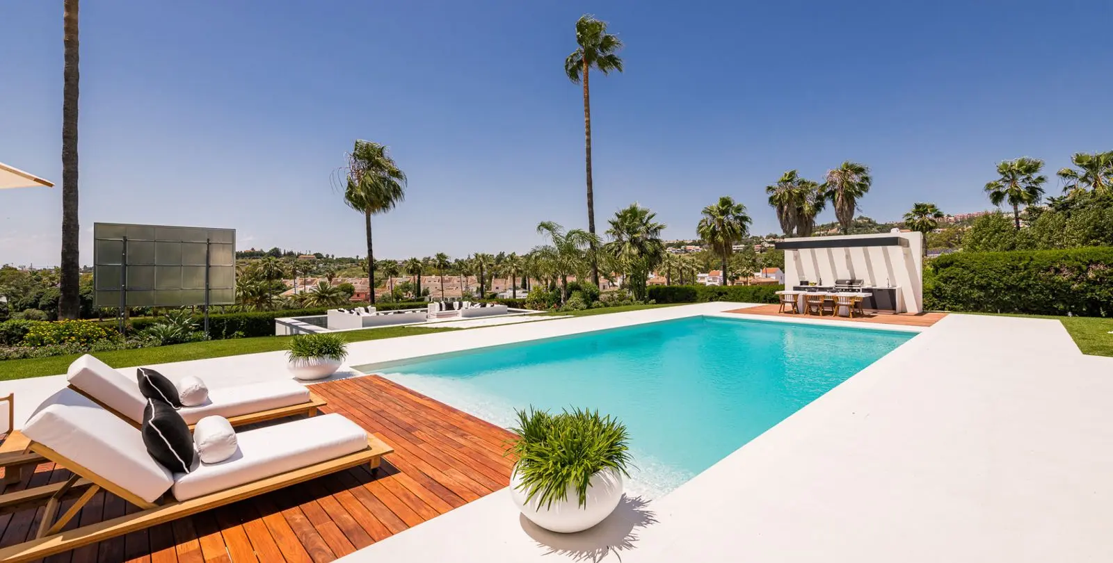 Sale of detached villa in Nueva Andalucía 6