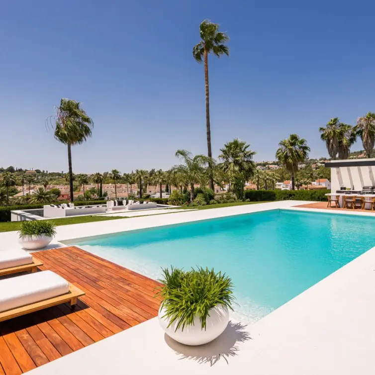 Venta de villa independiente en Nueva Andalucía