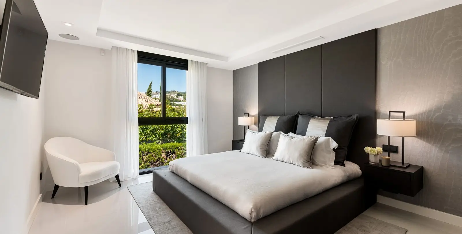 Sale of detached villa in Nueva Andalucía 15