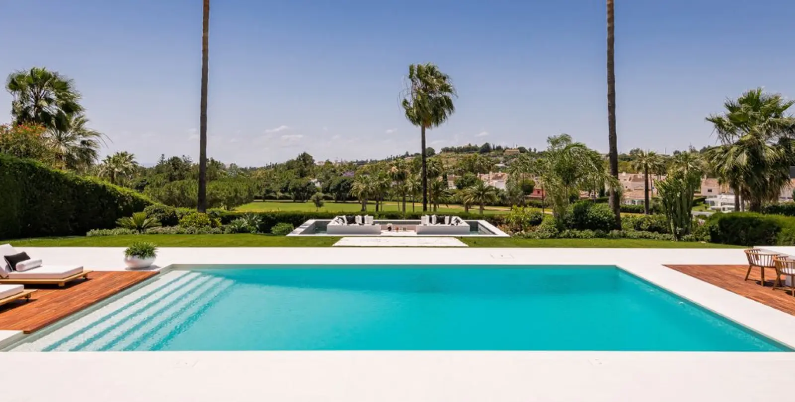 Sale of detached villa in Nueva Andalucía 62