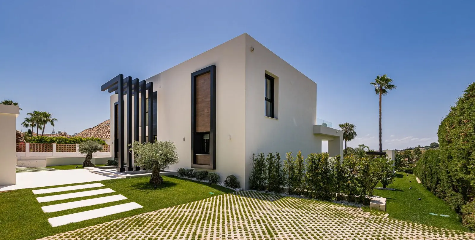 Sale of detached villa in Nueva Andalucía 65
