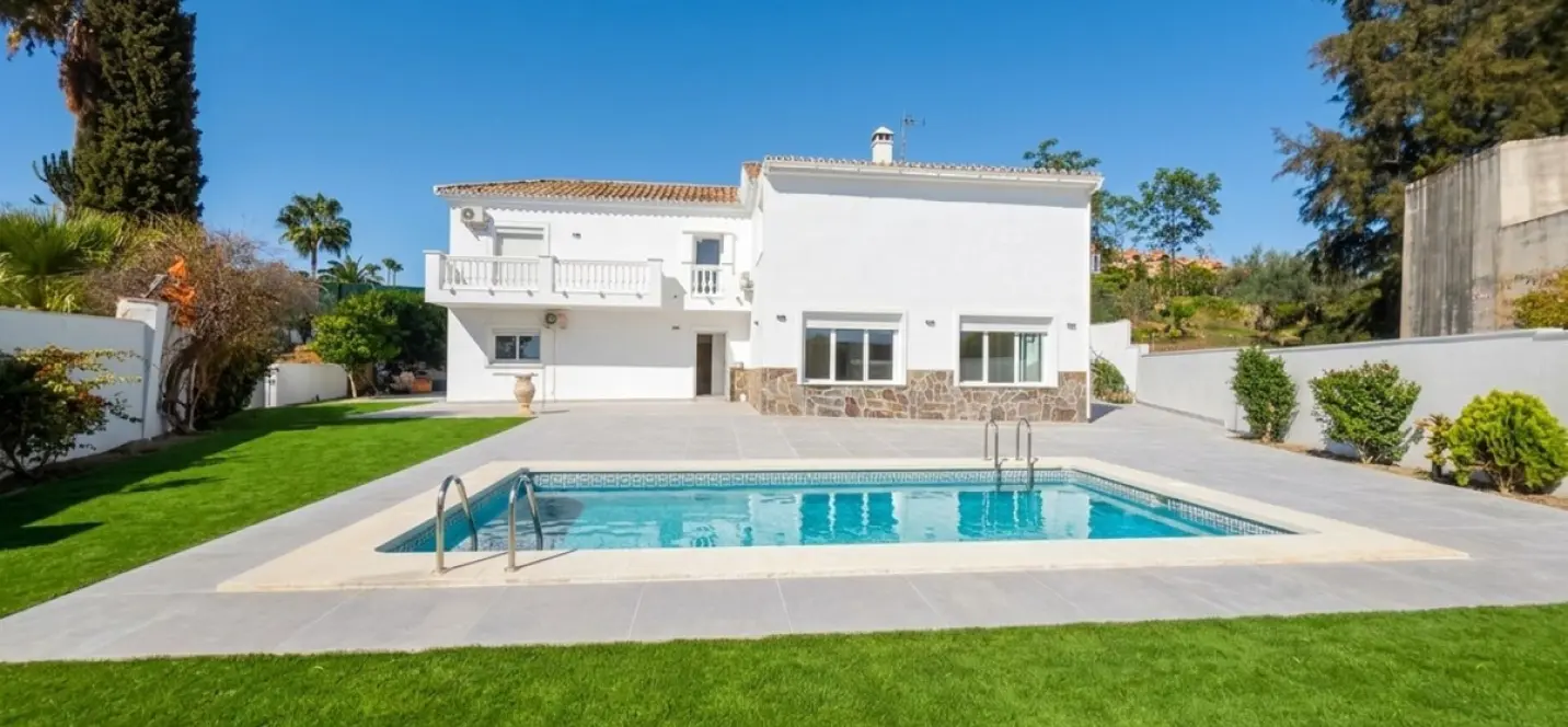 Long-term rent of detached villa in Nueva Andalucía 0