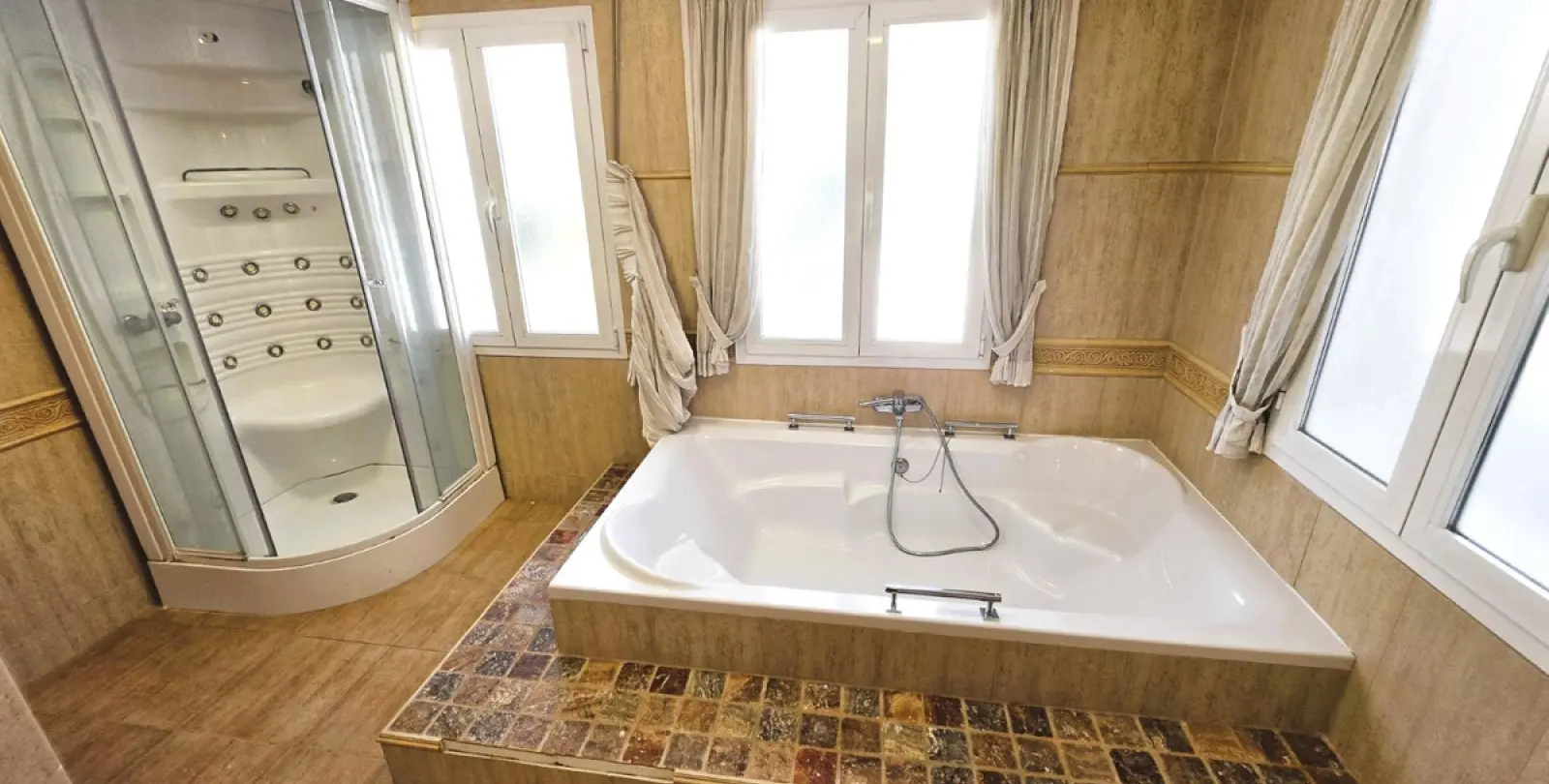 Long-term rent of detached villa in Nueva Andalucía 5