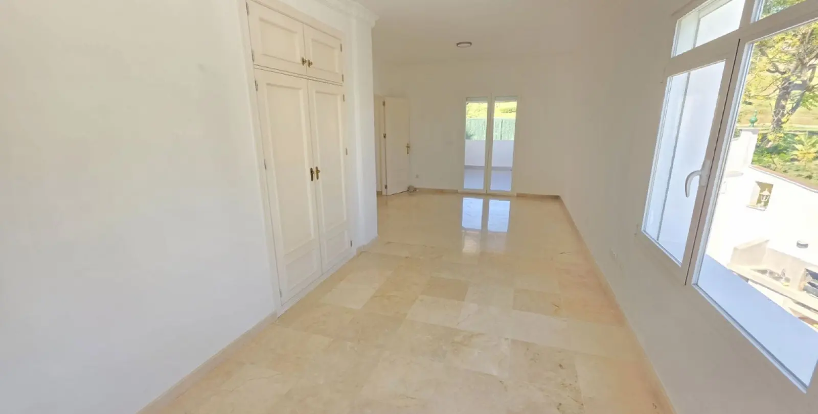 Long-term rent of detached villa in Nueva Andalucía 9