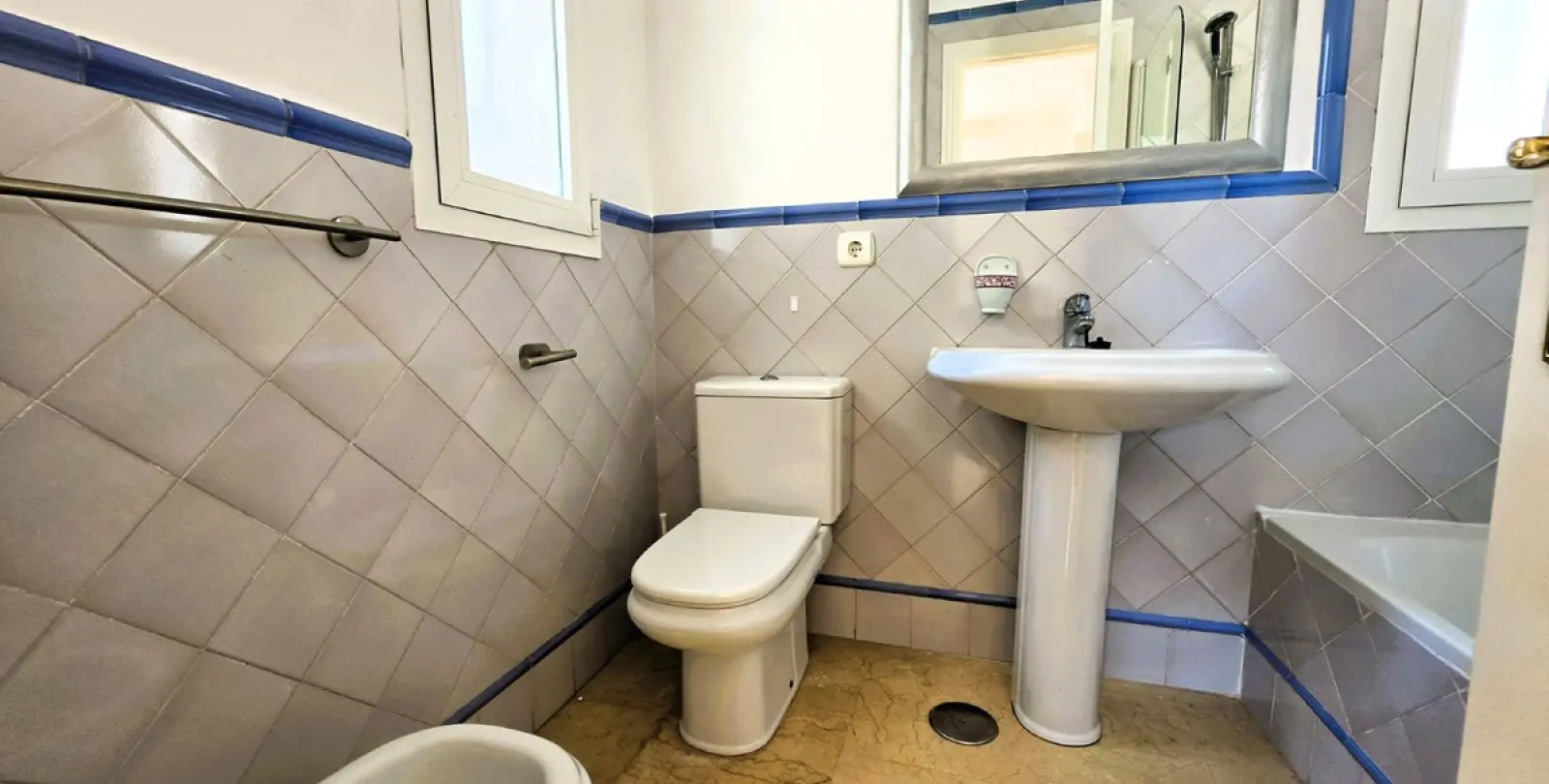 Long-term rent of detached villa in Nueva Andalucía 49