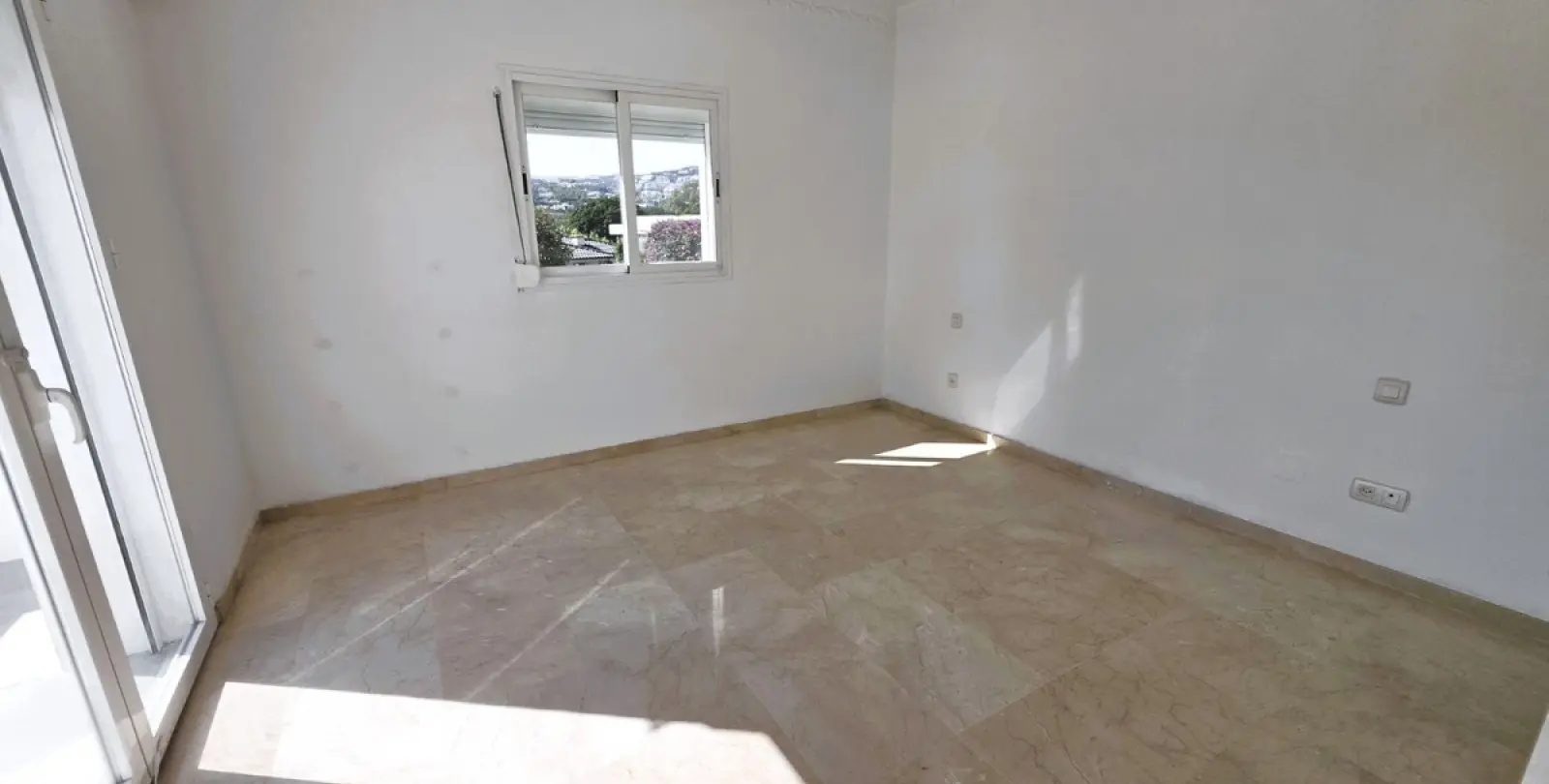Long-term rent of detached villa in Nueva Andalucía 71